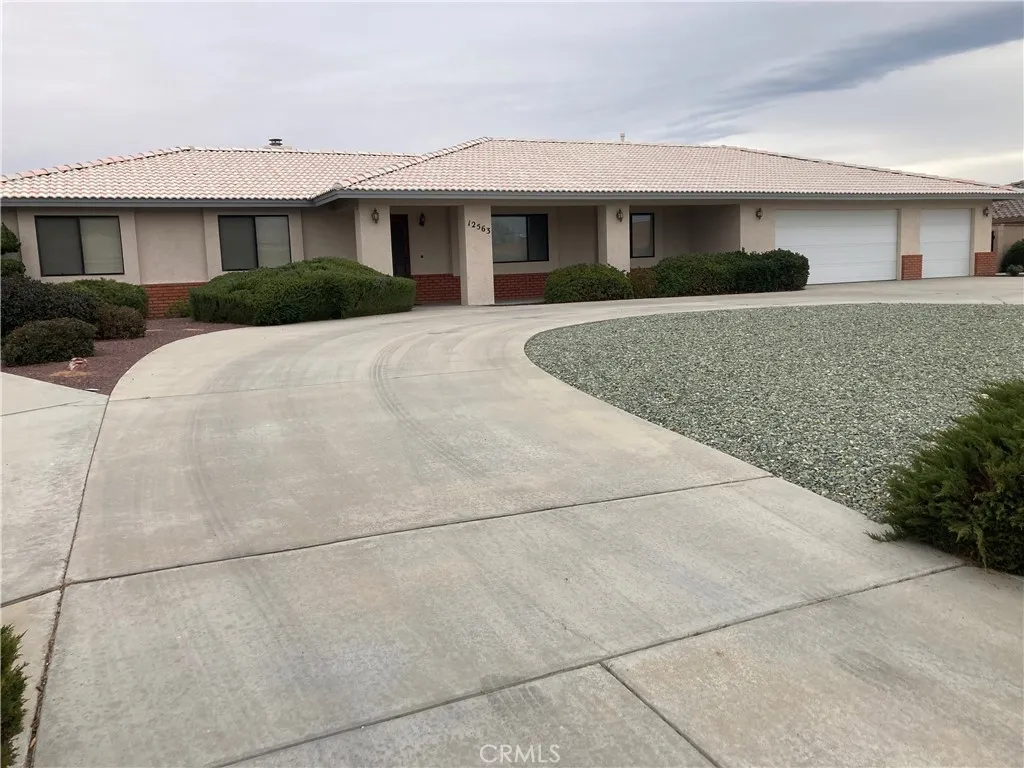 12563 Sarsi Court, Apple Valley, California 92308 home-pic-1