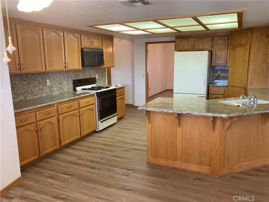 12563 Sarsi Court, Apple Valley, California 92308 home-pic-19