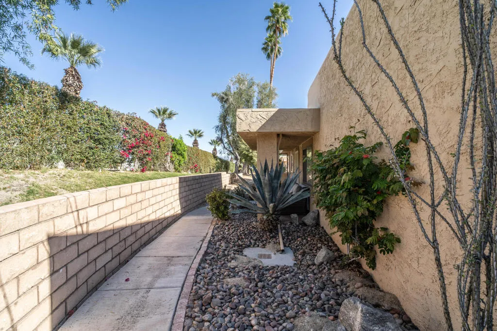73721 Desert Vista Court, Palm Desert, California 92260 home-pic-2