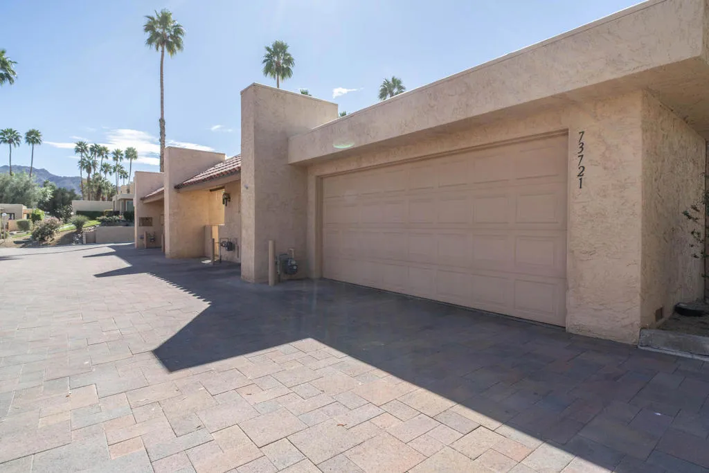 73721 Desert Vista Court, Palm Desert, California 92260 home-pic-32