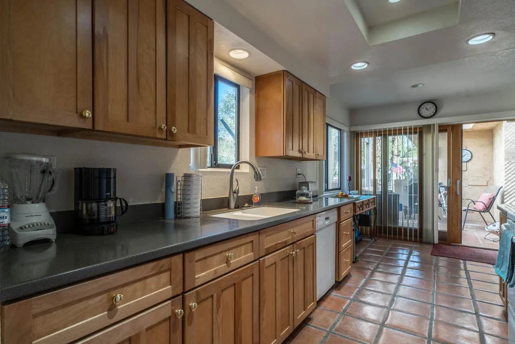 73721 Desert Vista Court, Palm Desert, California 92260 home-pic-4