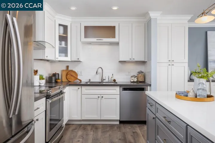 Custom Kitchen Cabinets