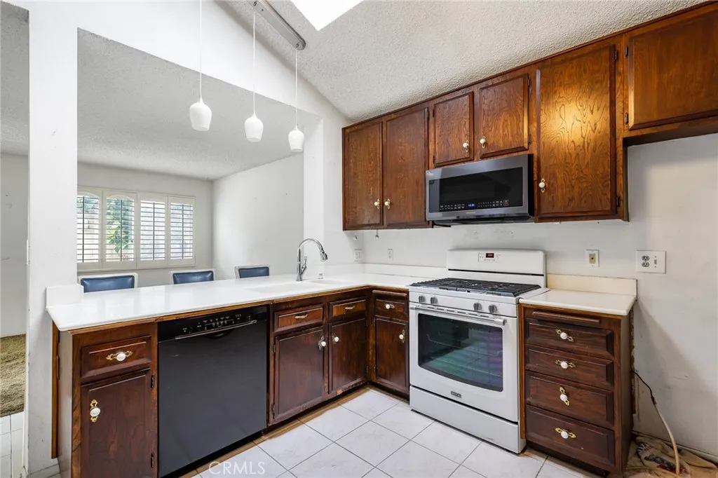 13202 Carolyn, Cerritos, California 90703 home-pic-20