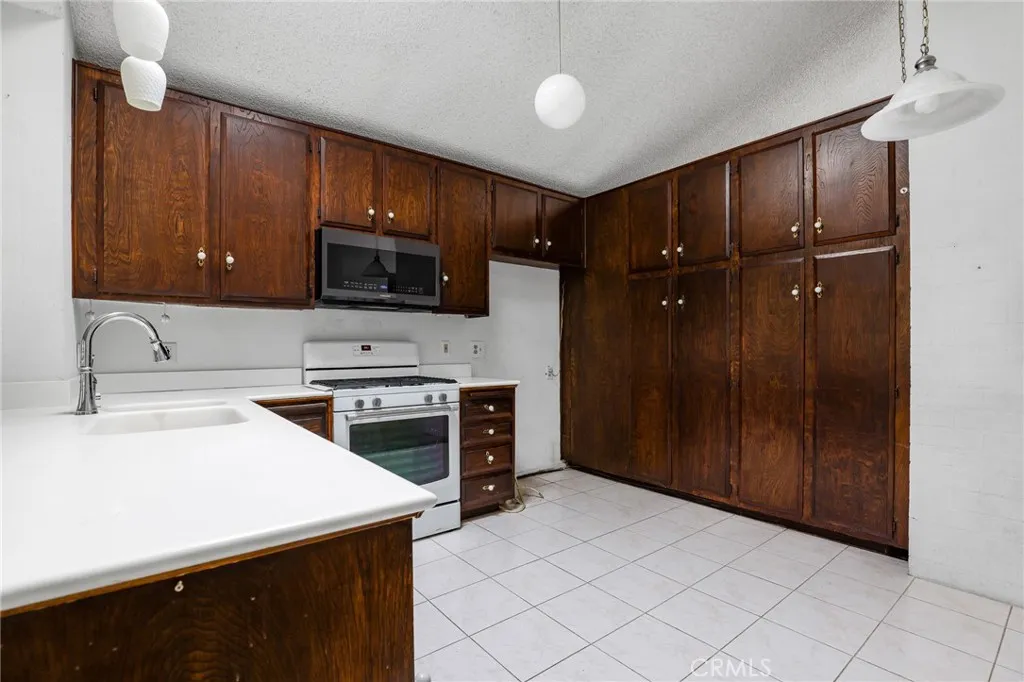 13202 Carolyn, Cerritos, California 90703 home-pic-6