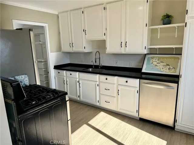 Upgraded kitchen, plenty of space