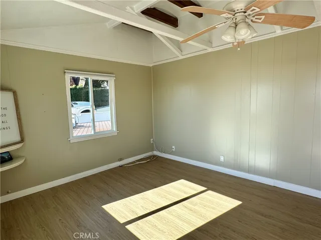 Ceiling fan, split A/C & heat, light and bright