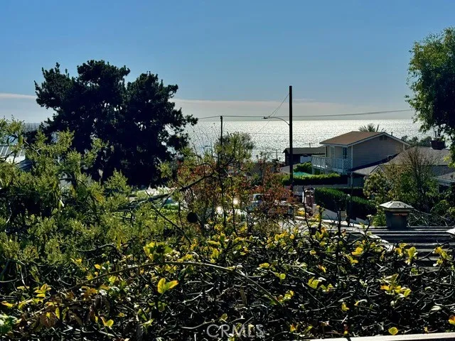 Location! Location! Right up from Crescent Beach, Shaw's and Fisherman's Cove