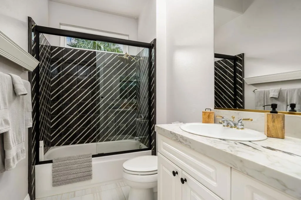 39303 Gleneagles Circle, Palm Desert, California 92211 home-pic-45