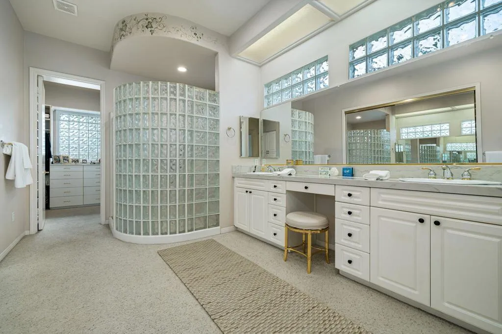 39303 Gleneagles Circle, Palm Desert, California 92211 home-pic-39