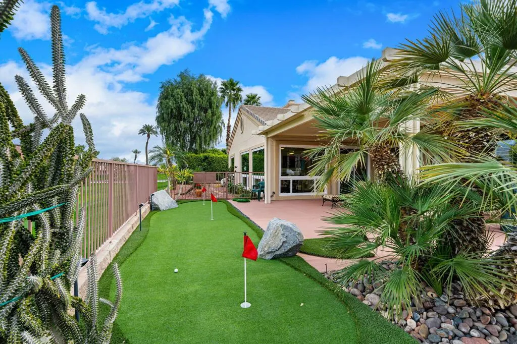 39303 Gleneagles Circle, Palm Desert, California 92211 home-pic-26