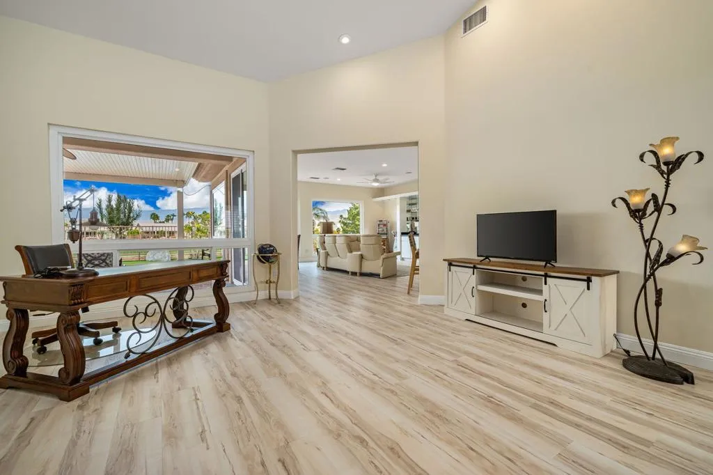 39303 Gleneagles Circle, Palm Desert, California 92211 home-pic-17