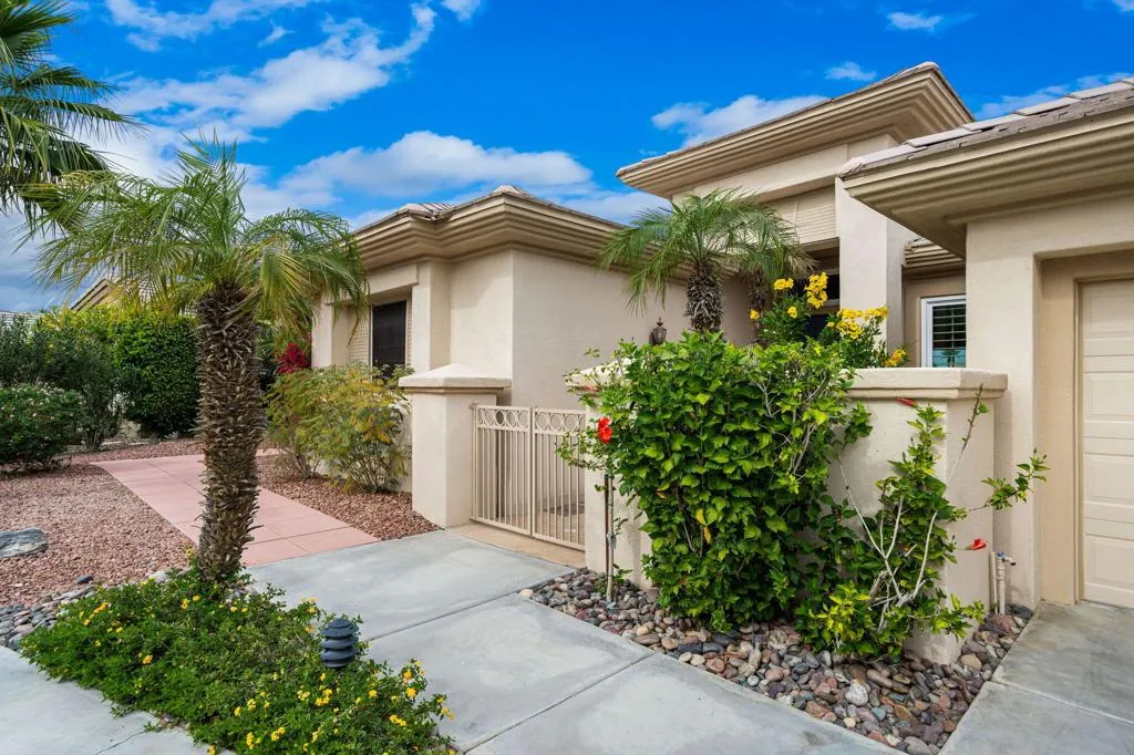 39303 Gleneagles Circle, Palm Desert, California 92211 home-pic-11