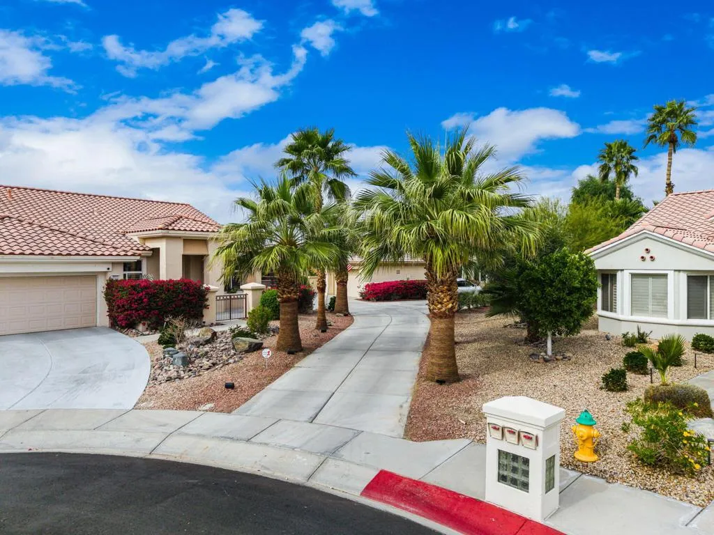 39303 Gleneagles Circle, Palm Desert, California 92211 home-pic-9