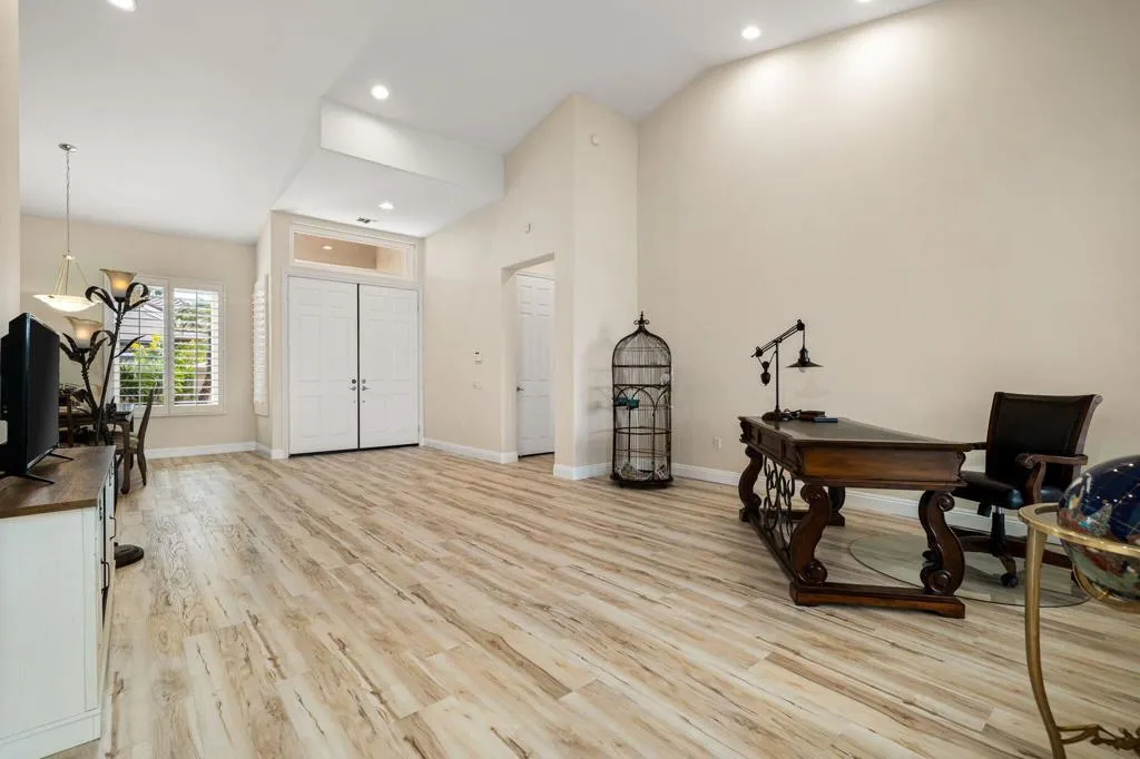 39303 Gleneagles Circle, Palm Desert, California 92211 home-pic-18