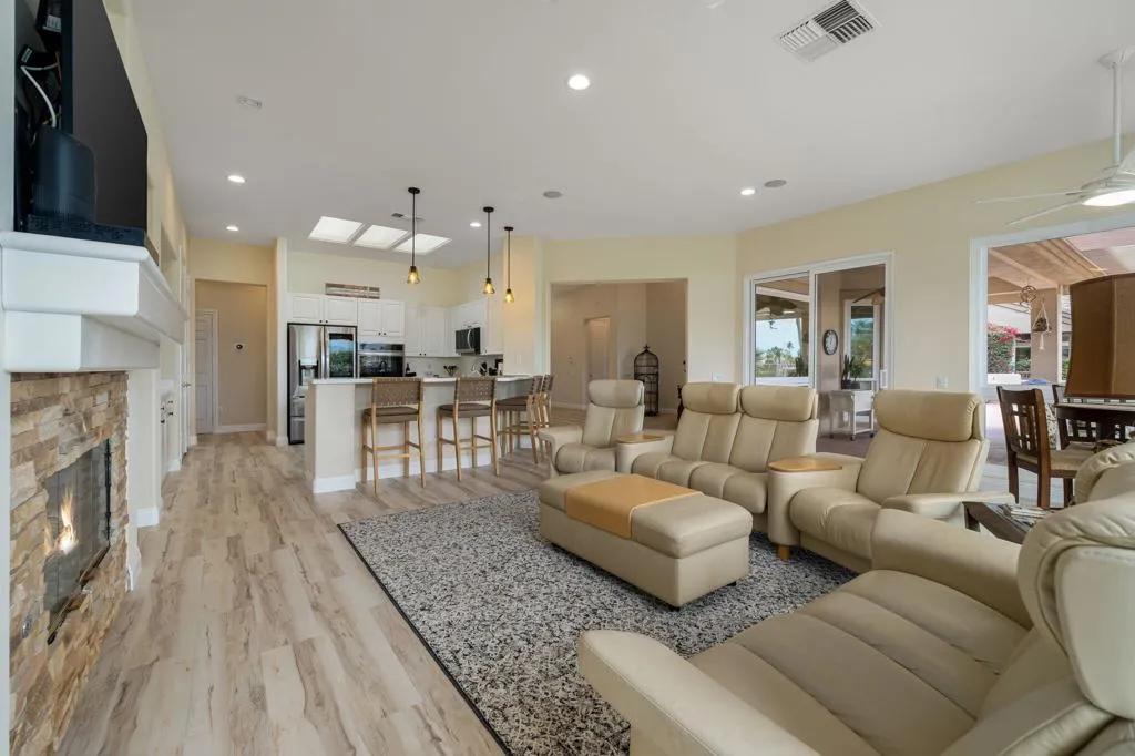 39303 Gleneagles Circle, Palm Desert, California 92211 home-pic-21