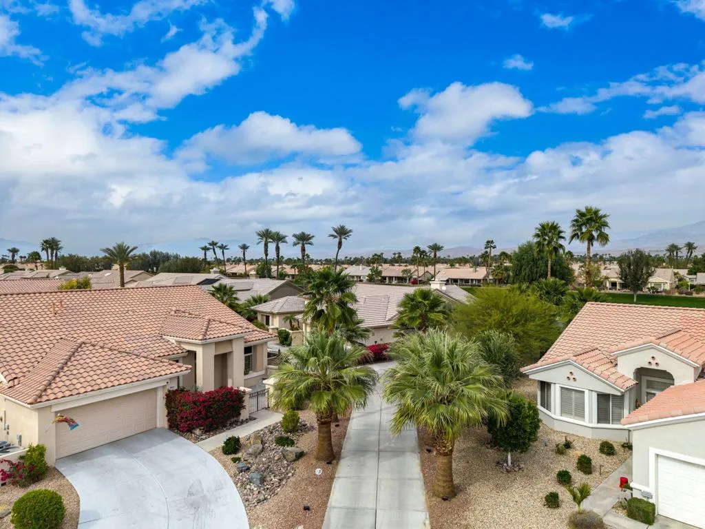 39303 Gleneagles Circle, Palm Desert, California 92211 home-pic-8