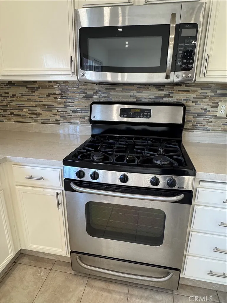 19216 Hamlin Street 8, Reseda, California 91335 home-pic-8