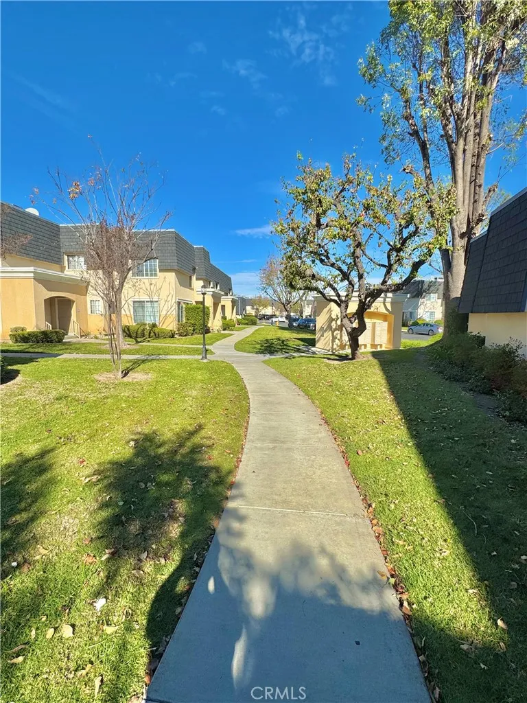 19216 Hamlin Street 8, Reseda, California 91335 home-pic-33