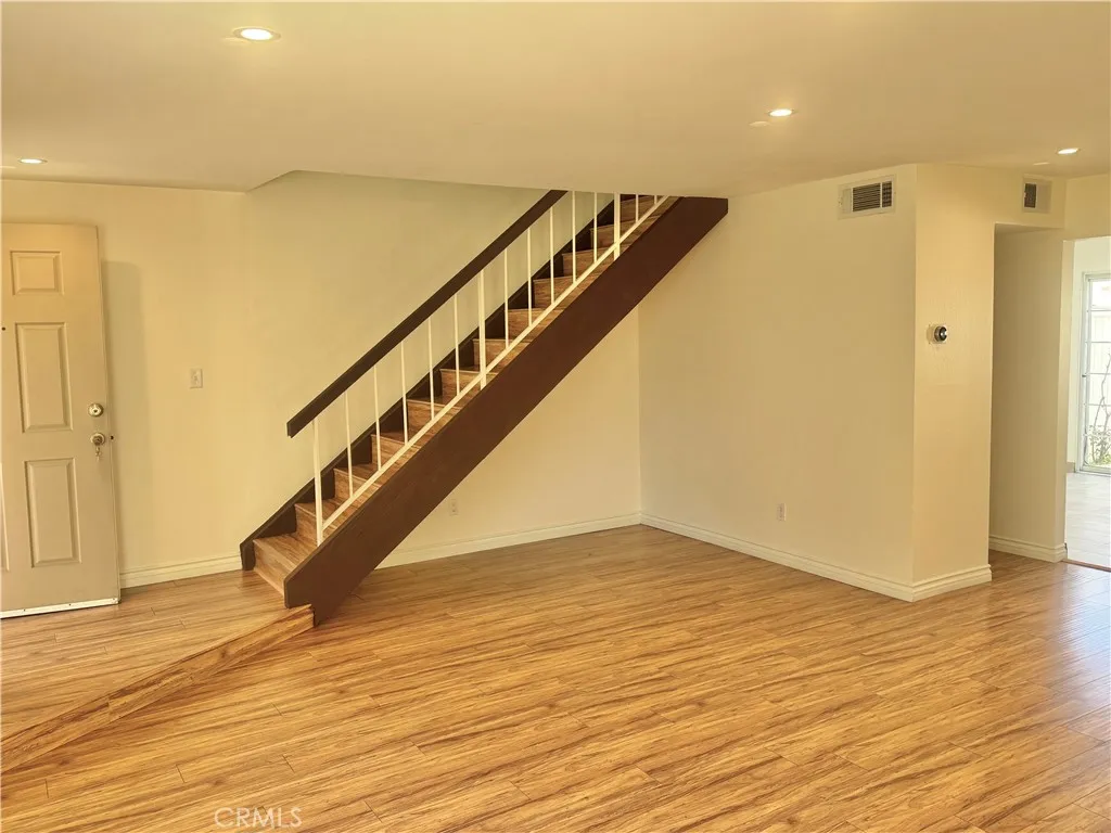 19216 Hamlin Street 8, Reseda, California 91335 home-pic-4
