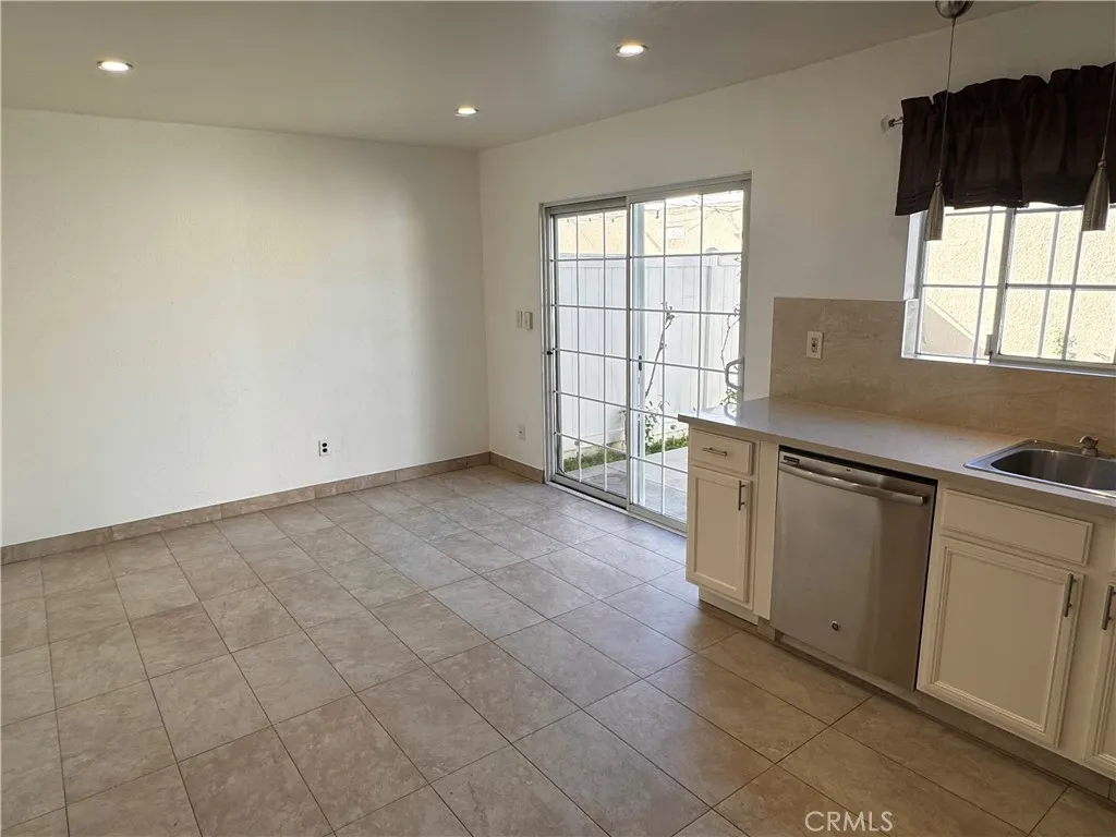 19216 Hamlin Street 8, Reseda, California 91335 home-pic-7