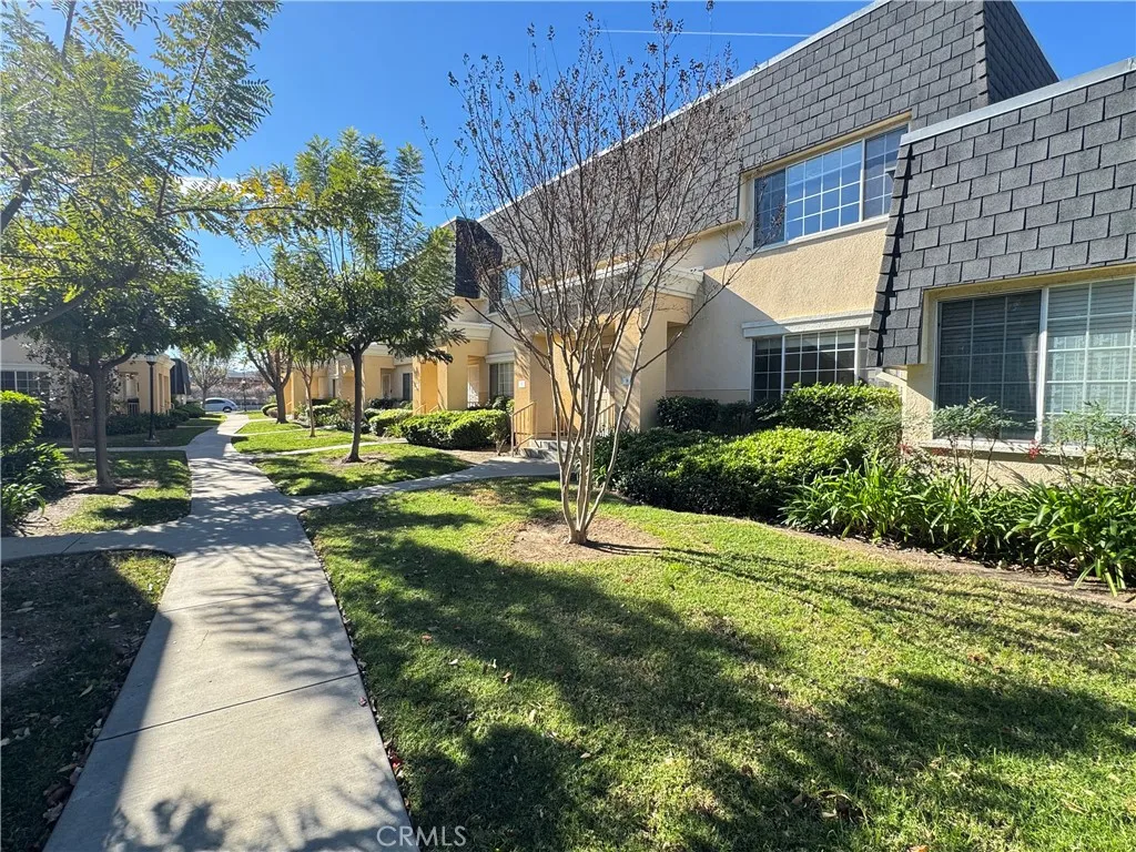 19216 Hamlin Street 8, Reseda, California 91335 home-pic-1