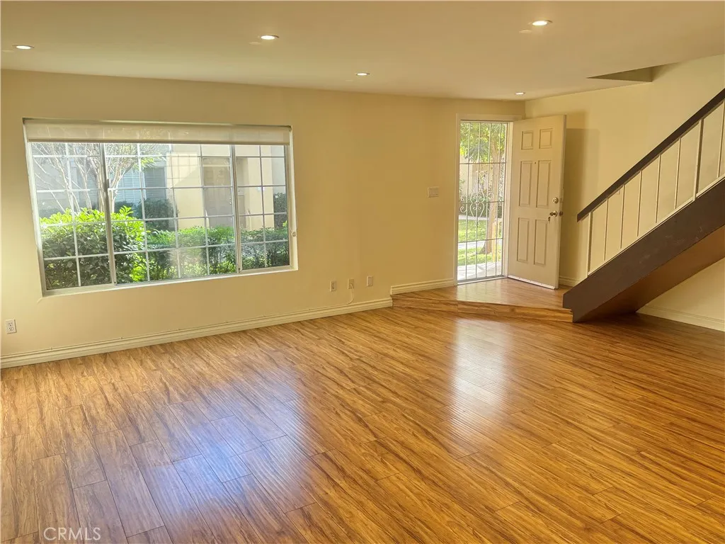 19216 Hamlin Street 8, Reseda, California 91335 home-pic-3