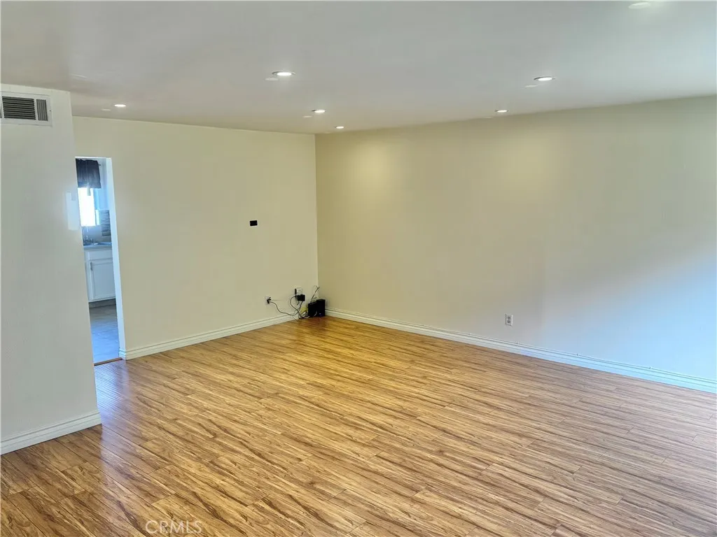 19216 Hamlin Street 8, Reseda, California 91335 home-pic-5