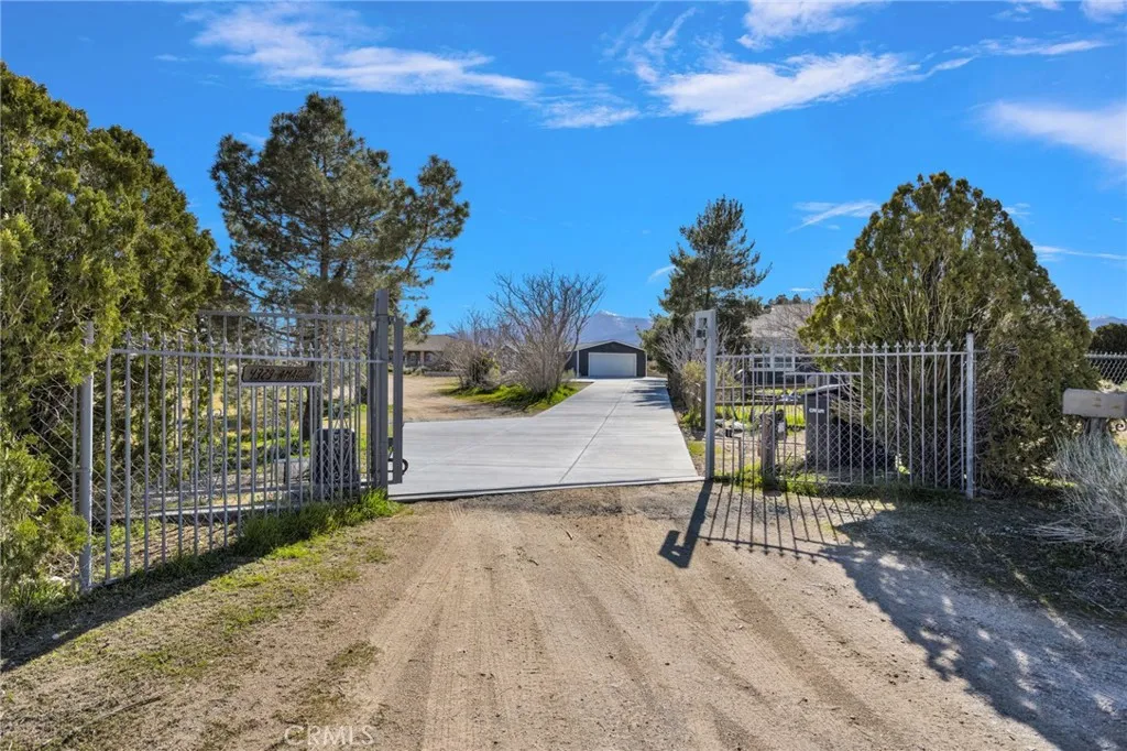 4329 Amador, Phelan, California 92371 home-pic-42