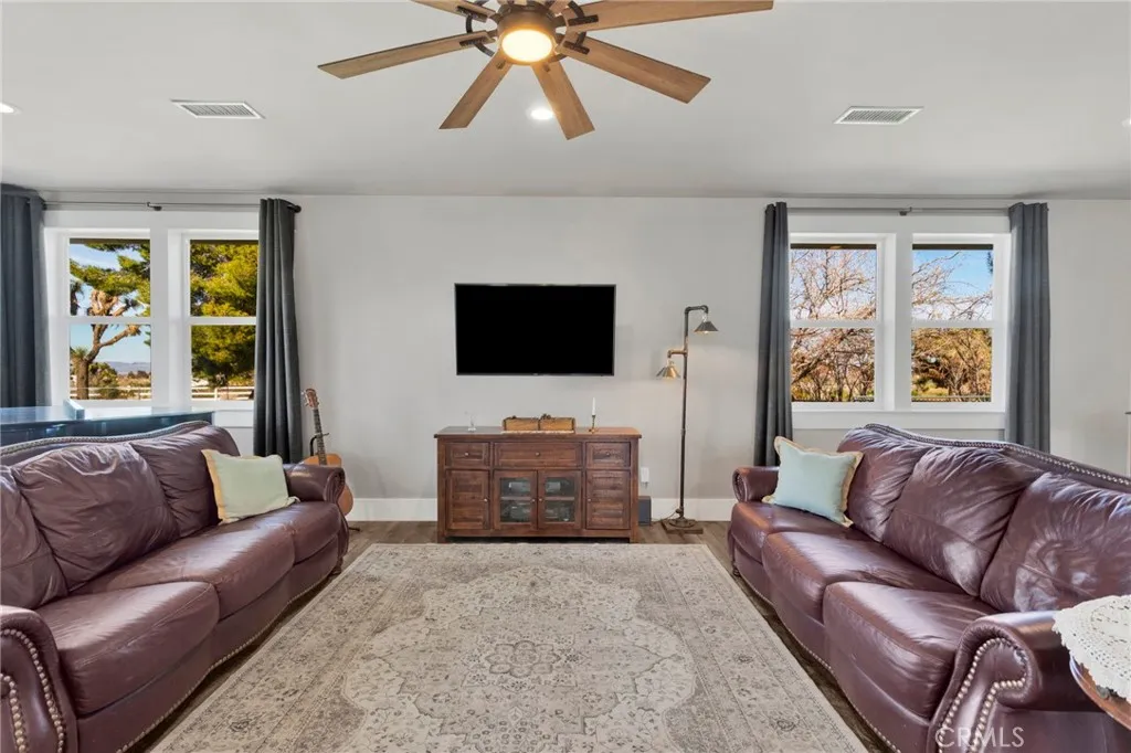 4329 Amador, Phelan, California 92371 home-pic-16