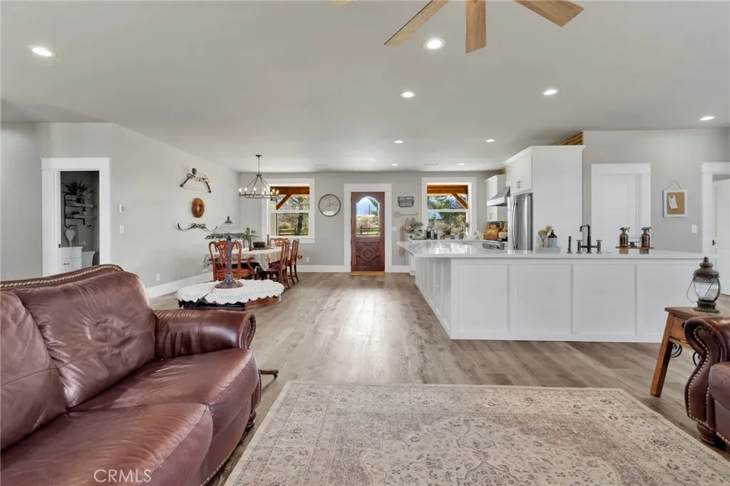 4329 Amador, Phelan, California 92371 home-pic-15