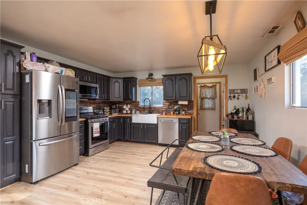 332 Grenfall Lane, Big Bear City, California 92314 home-pic-3