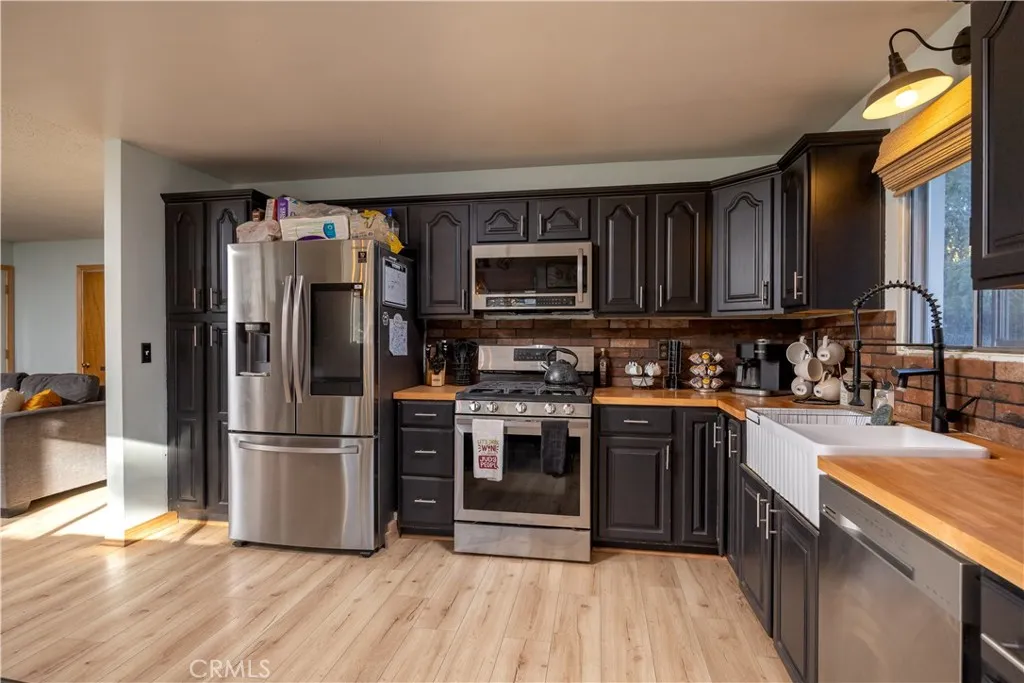332 Grenfall Lane, Big Bear City, California 92314 home-pic-4