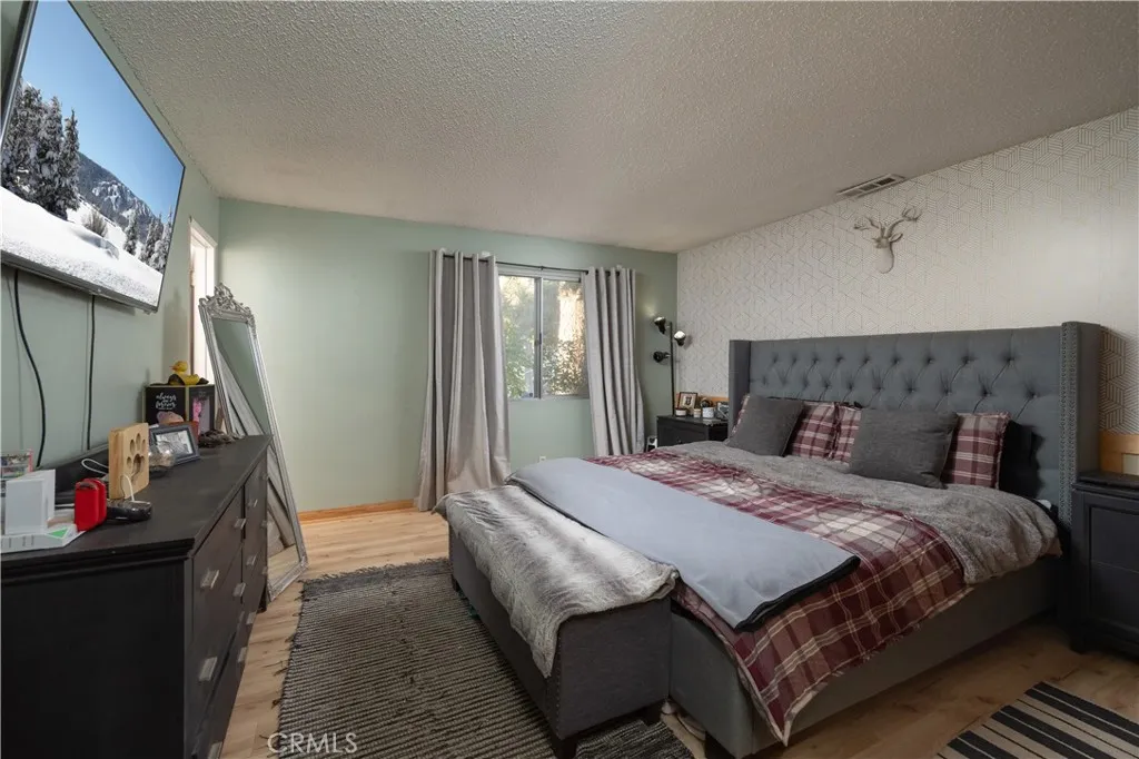 332 Grenfall Lane, Big Bear City, California 92314 home-pic-13