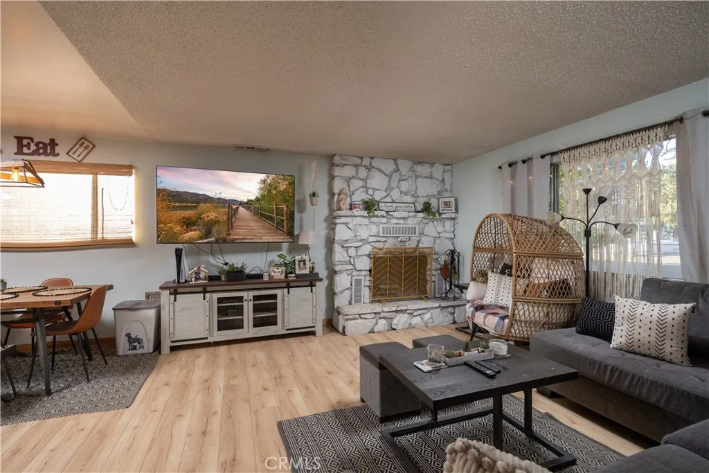 332 Grenfall Lane, Big Bear City, California 92314 home-pic-10