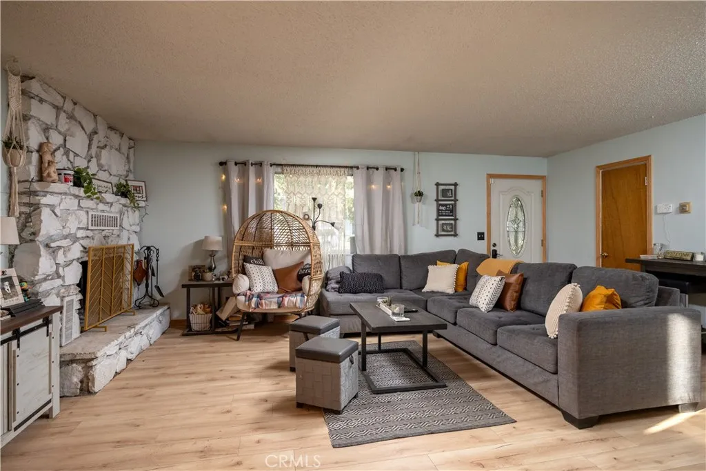 332 Grenfall Lane, Big Bear City, California 92314 home-pic-8