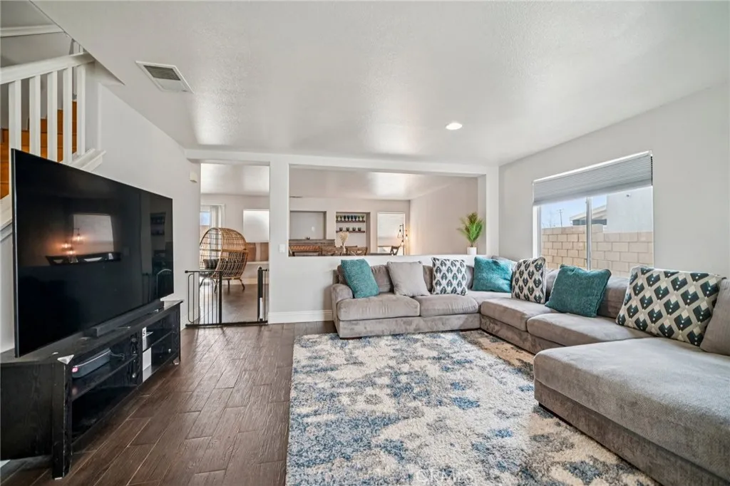 45614 Barham, Lancaster, California 93534 home-pic-5