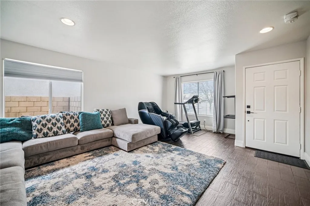45614 Barham, Lancaster, California 93534 home-pic-4