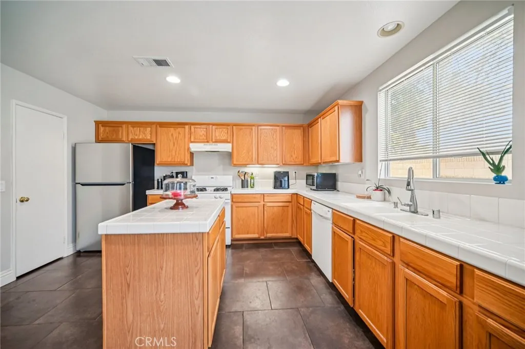 45614 Barham, Lancaster, California 93534 home-pic-8