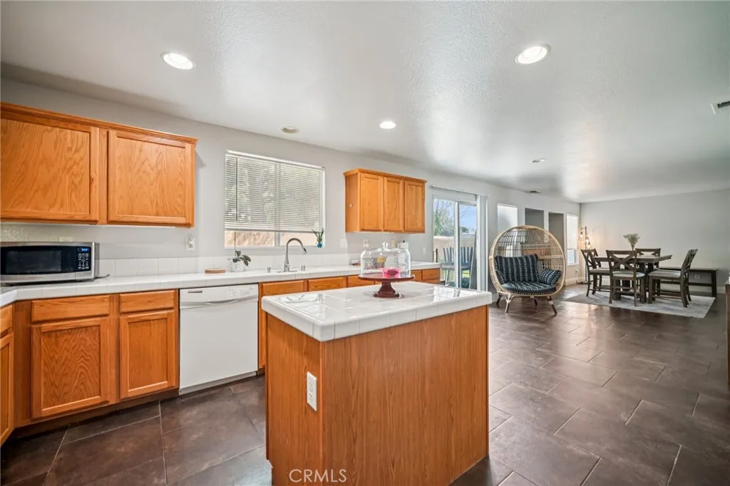 45614 Barham, Lancaster, California 93534 home-pic-10