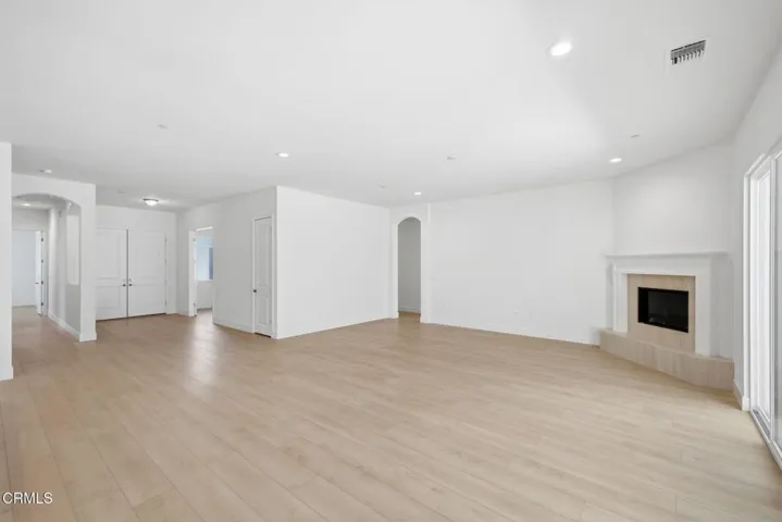 11-web-or-mls-13644-velma-pearl