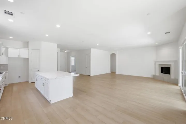 16-web-or-mls-13644-velma-pearl