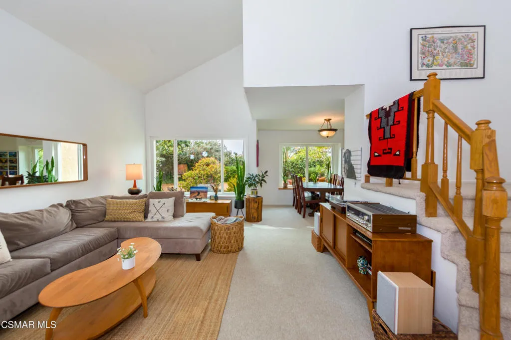 6605 Oak Forest Drive, Oak Park, California 91377 home-pic-6