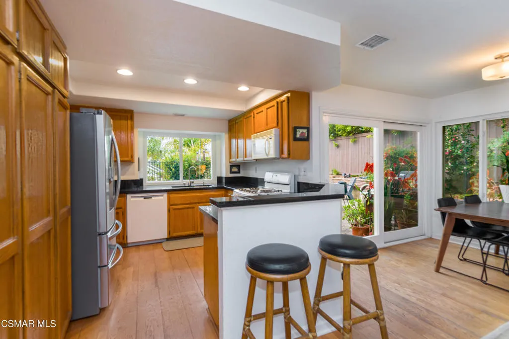 6605 Oak Forest Drive, Oak Park, California 91377 home-pic-10