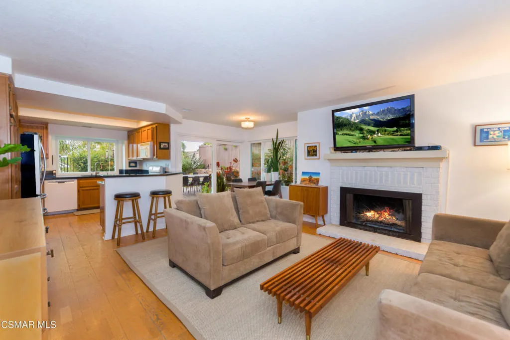 6605 Oak Forest Drive, Oak Park, California 91377 home-pic-12
