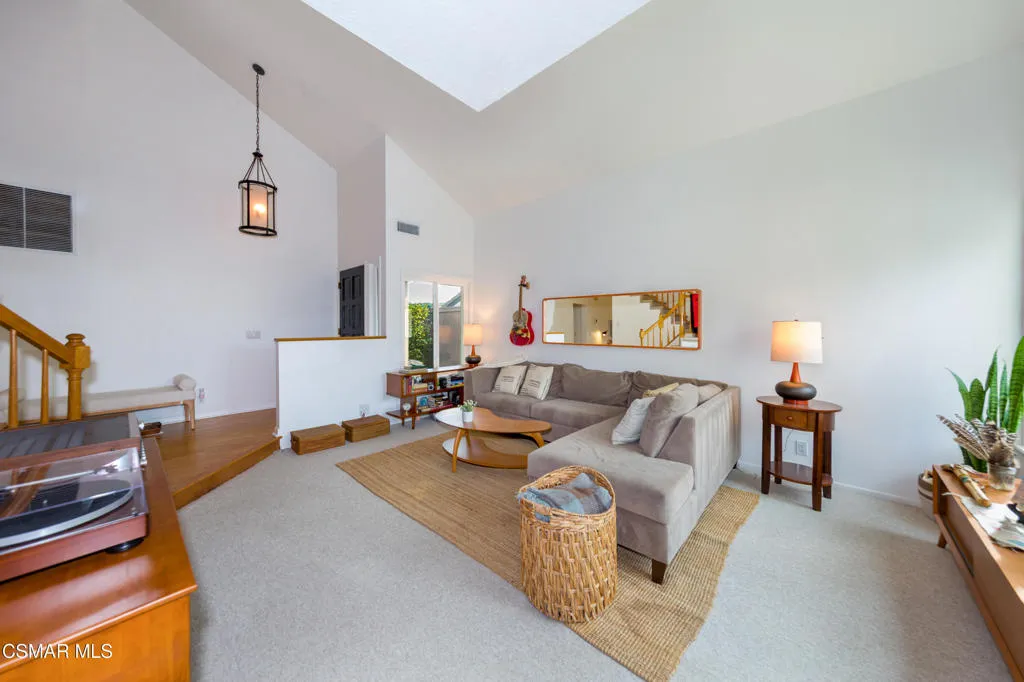 6605 Oak Forest Drive, Oak Park, California 91377 home-pic-5