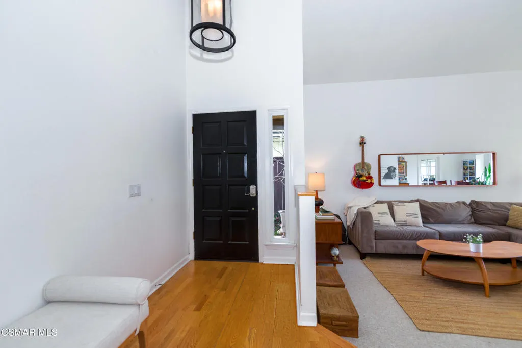 6605 Oak Forest Drive, Oak Park, California 91377 home-pic-3