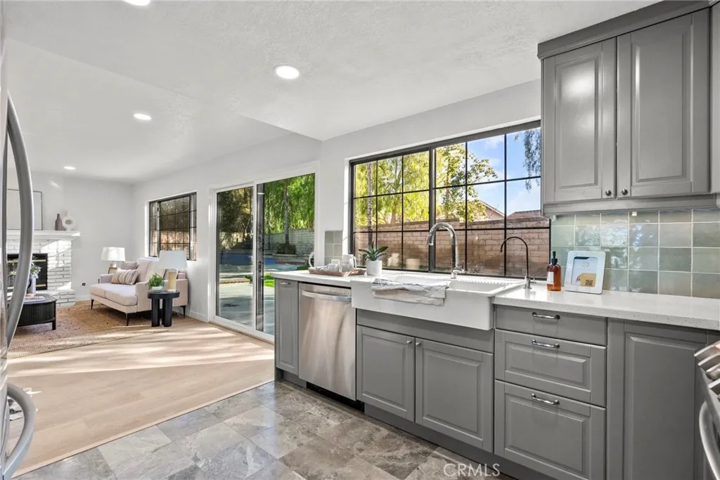 28092 Croco, Canyon Country, California 91387 home-pic-16