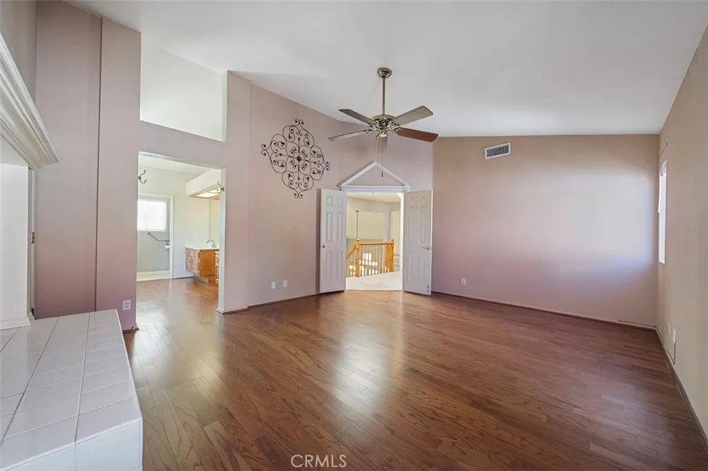 15660 Laguna, Lake Elsinore, California 92530 home-pic-37