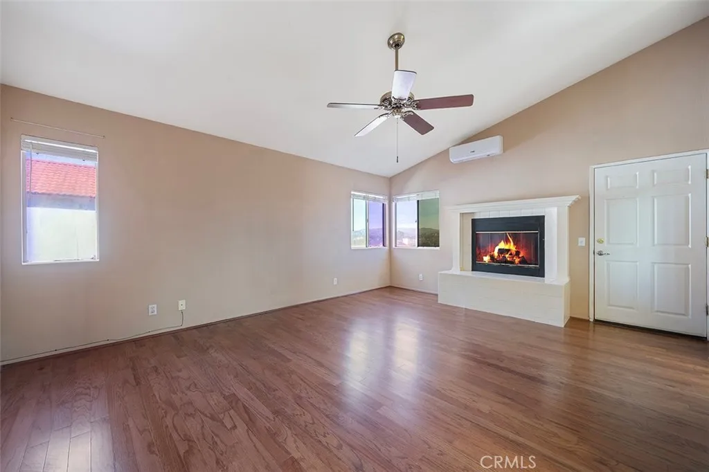 15660 Laguna, Lake Elsinore, California 92530 home-pic-36