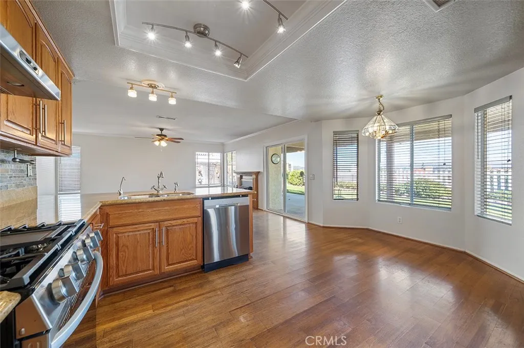 15660 Laguna, Lake Elsinore, California 92530 home-pic-22